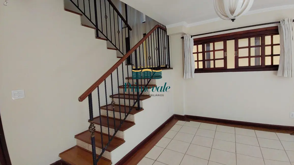 Sobrado com 3 quartos à venda, 315m2 em Sao Jose Dos Campos - SP - imagem 2 Foto 2 de Sobrado com 3 quartos à venda, 315m2 em Sao Jose Dos Campos - SP