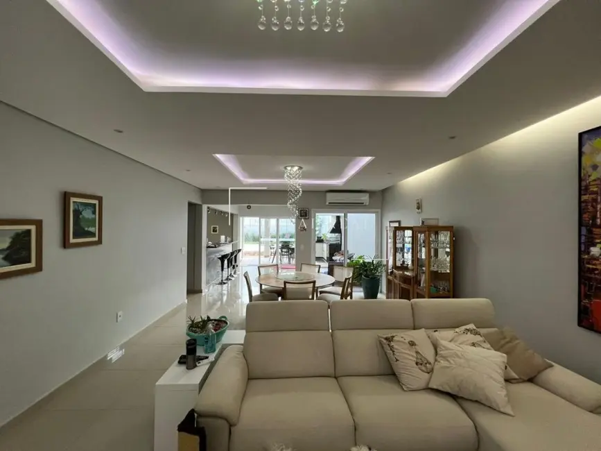 Casa com 3 quartos à venda, 271m2 em Residencial Santa Maria, Valinhos - SP - imagem 3 Foto 3 de Casa com 3 quartos à venda, 271m2 em Residencial Santa Maria, Valinhos - SP