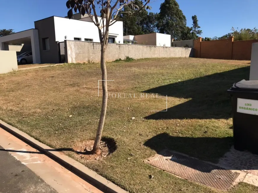 Foto 1 de Terreno / Lote com 1 quarto à venda, 452m2 em Campinas - SP