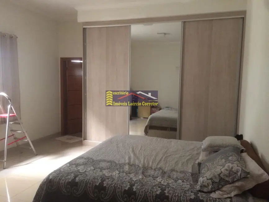 Casa com 3 quartos à venda, 200m2 em Valinhos - SP - imagem 3 Foto 3 de Casa com 3 quartos à venda, 200m2 em Valinhos - SP