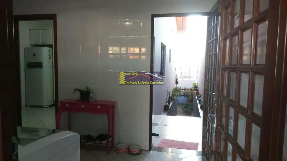 Casa com 3 quartos à venda, 240m2 em Valinhos - SP - imagem 9 Foto 9 de Casa com 3 quartos à venda, 240m2 em Valinhos - SP