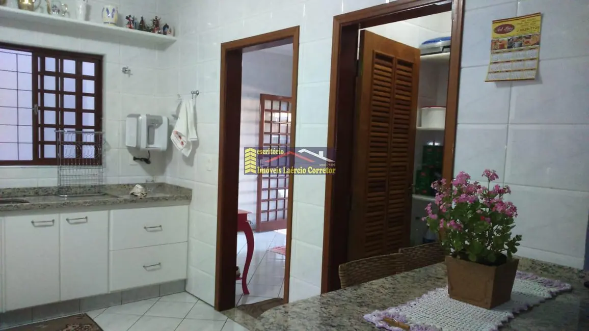 Casa com 3 quartos à venda, 240m2 em Valinhos - SP - imagem 8 Foto 8 de Casa com 3 quartos à venda, 240m2 em Valinhos - SP