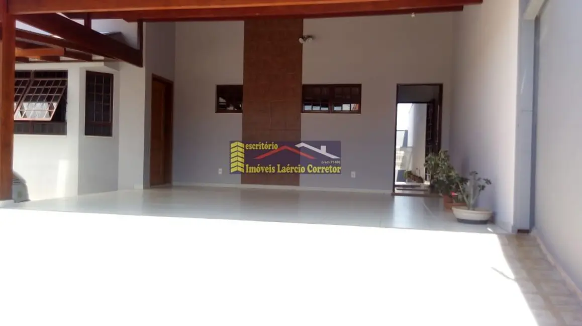 Casa com 3 quartos à venda, 240m2 em Valinhos - SP - imagem 3 Foto 3 de Casa com 3 quartos à venda, 240m2 em Valinhos - SP