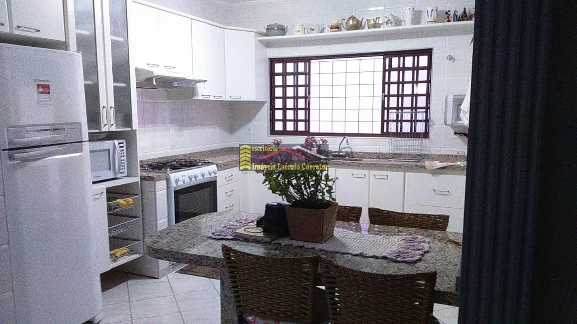 Casa com 3 quartos à venda, 240m2 em Valinhos - SP - imagem 6 Foto 6 de Casa com 3 quartos à venda, 240m2 em Valinhos - SP