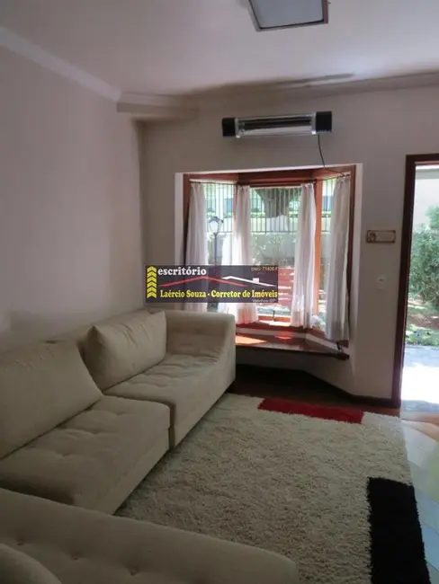 Foto 5 de Casa de Condomínio com 4 quartos à venda, 140m2 em Campos Do Jordao - SP