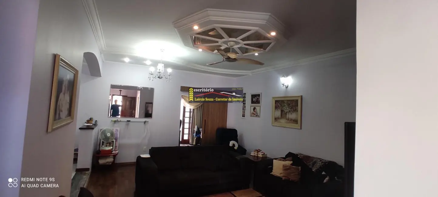 Casa com 3 quartos à venda, 336m2 em Valinhos - SP - imagem 2 Foto 2 de Casa com 3 quartos à venda, 336m2 em Valinhos - SP
