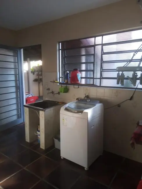 Casa com 3 quartos à venda, 260m2 em Valinhos - SP - imagem 3 Foto 3 de Casa com 3 quartos à venda, 260m2 em Valinhos - SP