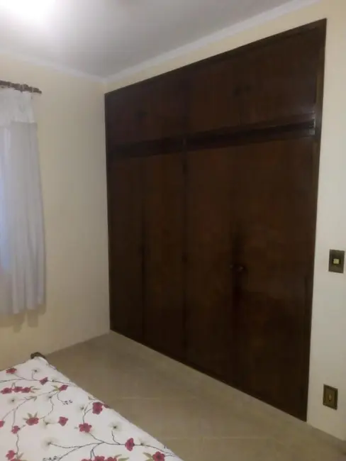 Casa com 3 quartos à venda, 260m2 em Valinhos - SP - imagem 6 Foto 6 de Casa com 3 quartos à venda, 260m2 em Valinhos - SP