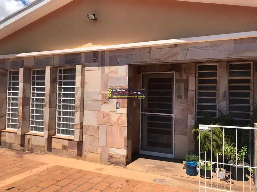 Casa com 2 quartos à venda, 260m2 em Valinhos - SP - imagem 2 Foto 2 de Casa com 2 quartos à venda, 260m2 em Valinhos - SP