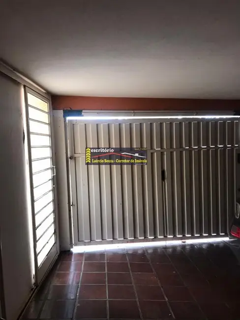 Casa com 2 quartos à venda, 260m2 em Valinhos - SP - imagem 3 Foto 3 de Casa com 2 quartos à venda, 260m2 em Valinhos - SP