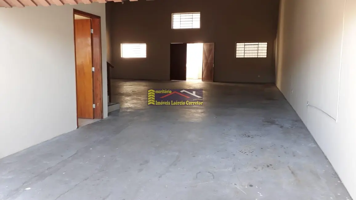 Armazém / Galpão à venda, 247m2 em Valinhos - SP - imagem 8 Foto 8 de Armazém / Galpão à venda, 247m2 em Valinhos - SP