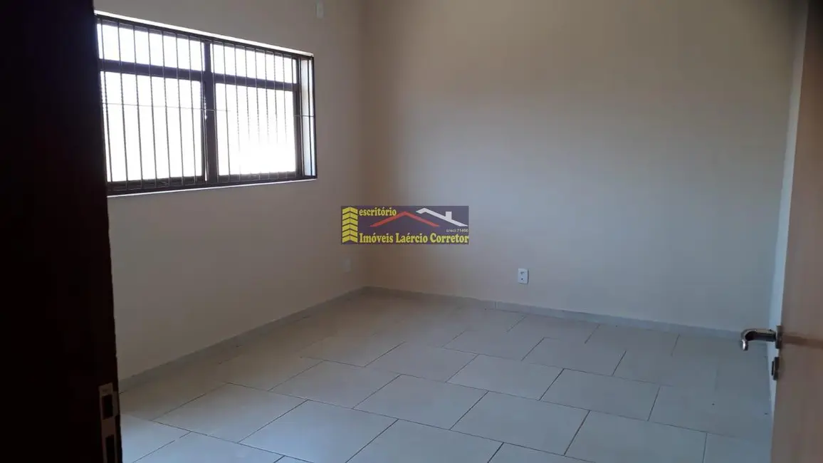 Armazém / Galpão à venda, 247m2 em Valinhos - SP - imagem 5 Foto 5 de Armazém / Galpão à venda, 247m2 em Valinhos - SP