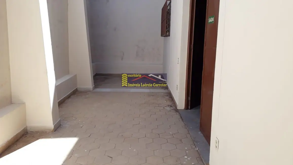 Armazém / Galpão à venda, 247m2 em Valinhos - SP - imagem 4 Foto 4 de Armazém / Galpão à venda, 247m2 em Valinhos - SP