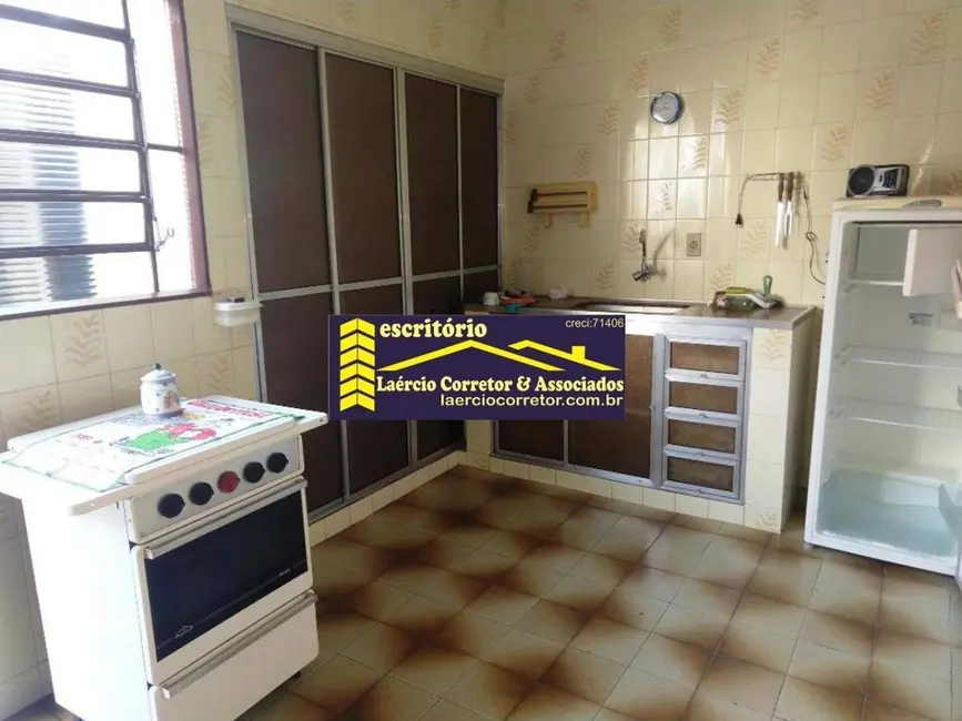 Casa com 3 quartos à venda, 200m2 em Valinhos - SP - imagem 3 Foto 3 de Casa com 3 quartos à venda, 200m2 em Valinhos - SP