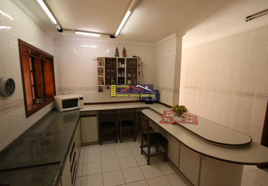 Casa com 3 quartos à venda, 430m2 em Valinhos - SP - imagem 3 Foto 3 de Casa com 3 quartos à venda, 430m2 em Valinhos - SP