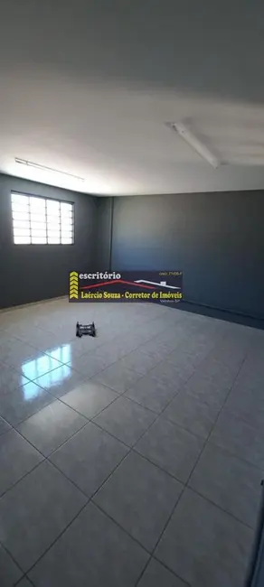 Armazém / Galpão à venda, 250m2 em Valinhos - SP - imagem 3 Foto 3 de Armazém / Galpão à venda, 250m2 em Valinhos - SP