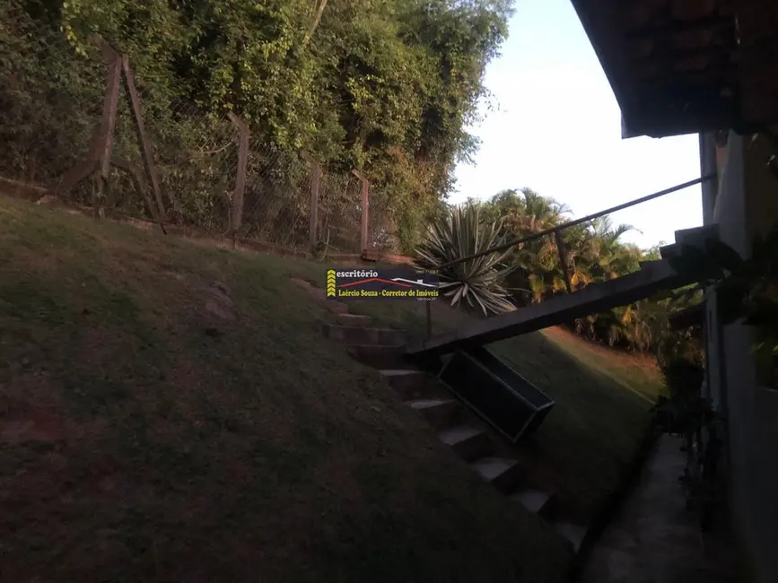 Chácara com 2 quartos à venda, 180m2 em Valinhos - SP - imagem 3 Foto 3 de Chácara com 2 quartos à venda, 180m2 em Valinhos - SP