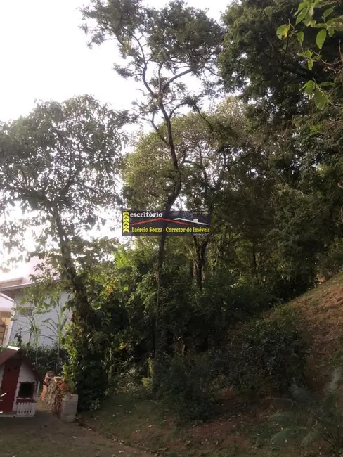 Chácara com 2 quartos à venda, 180m2 em Valinhos - SP - imagem 4 Foto 4 de Chácara com 2 quartos à venda, 180m2 em Valinhos - SP