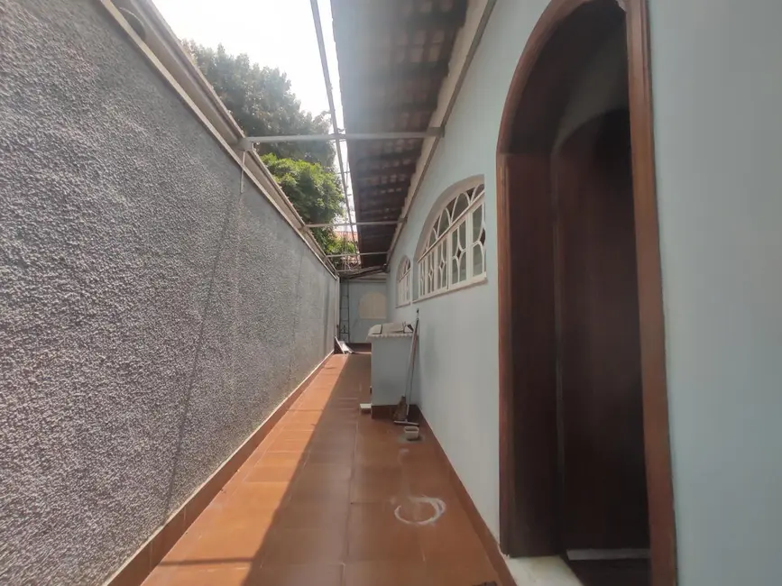 Casa com 3 quartos para alugar, 334m2 em Valinhos - SP - imagem 5 Foto 5 de Casa com 3 quartos para alugar, 334m2 em Valinhos - SP