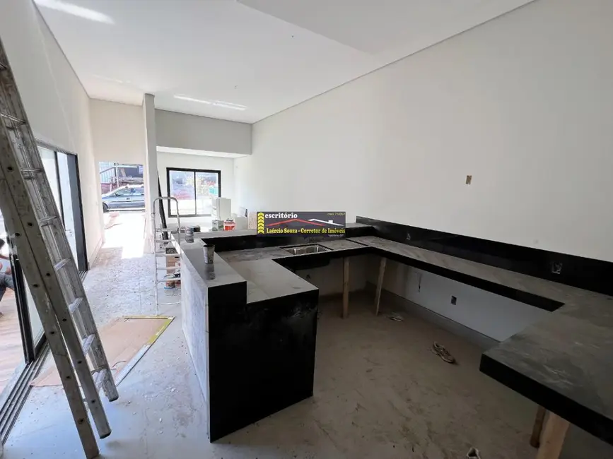 Casa de Condomínio com 3 quartos à venda, 204m2 em Valinhos - SP - imagem 3 Foto 3 de Casa de Condomínio com 3 quartos à venda, 204m2 em Valinhos - SP