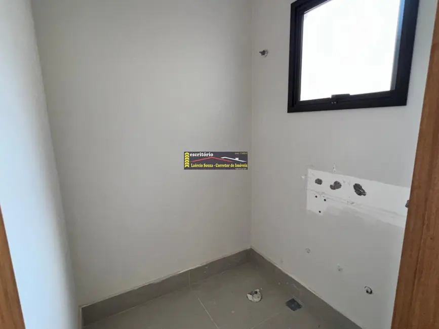 Casa de Condomínio com 3 quartos à venda, 204m2 em Valinhos - SP - imagem 2 Foto 2 de Casa de Condomínio com 3 quartos à venda, 204m2 em Valinhos - SP