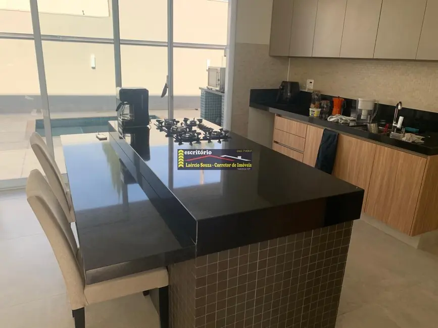 Casa de Condomínio com 3 quartos à venda, 201m2 em Valinhos - SP - imagem 8 Foto 8 de Casa de Condomínio com 3 quartos à venda, 201m2 em Valinhos - SP