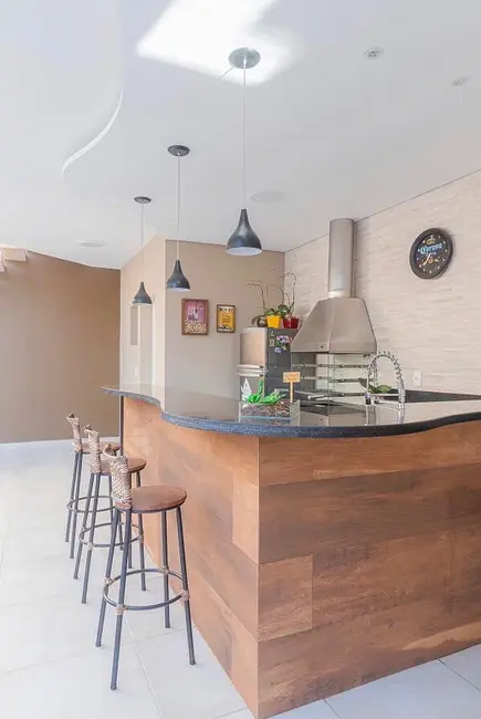 Casa com 3 quartos à venda, 300m2 em Valinhos - SP - imagem 3 Foto 3 de Casa com 3 quartos à venda, 300m2 em Valinhos - SP