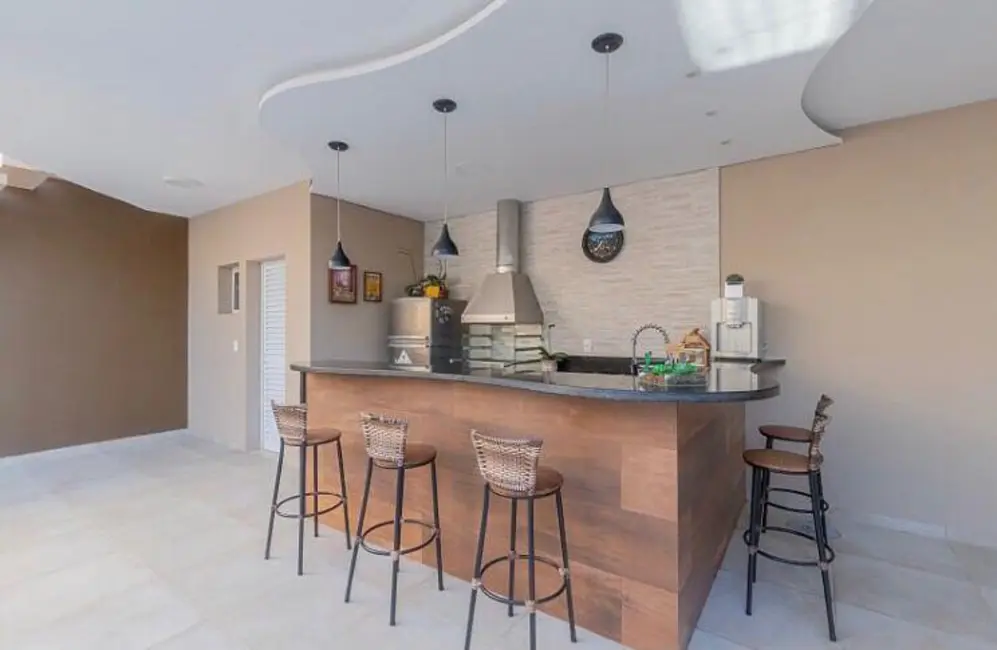 Casa com 3 quartos à venda, 300m2 em Valinhos - SP - imagem 8 Foto 8 de Casa com 3 quartos à venda, 300m2 em Valinhos - SP