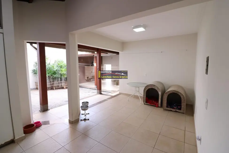 Casa com 3 quartos à venda, 217m2 em Valinhos - SP - imagem 7 Foto 7 de Casa com 3 quartos à venda, 217m2 em Valinhos - SP