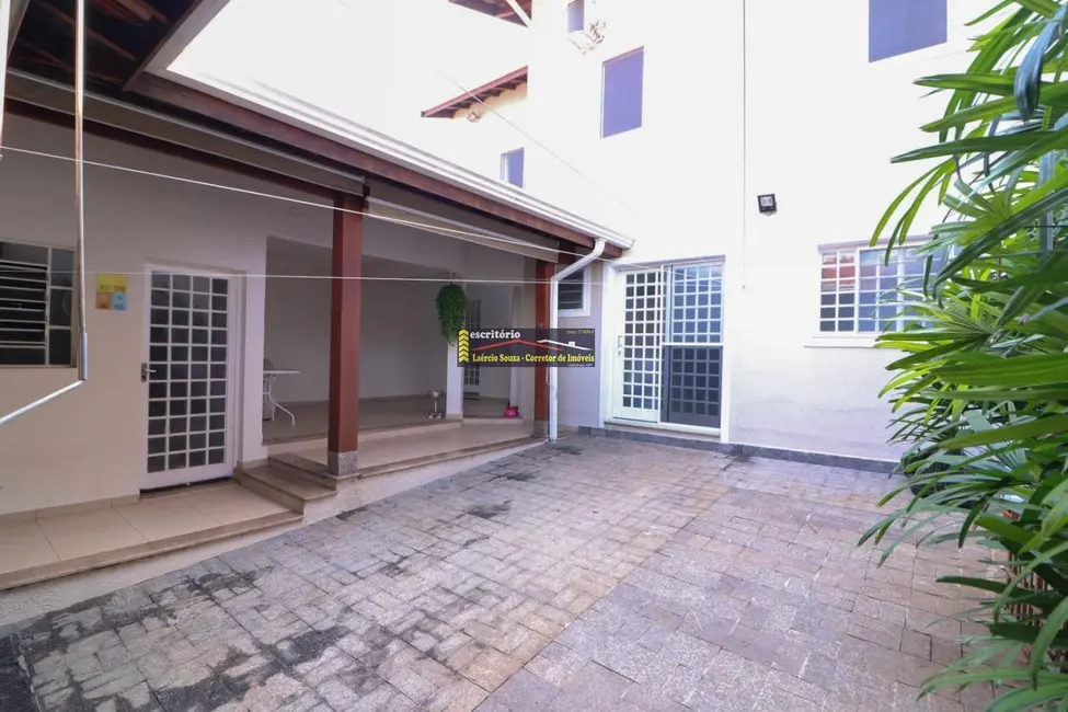 Casa com 3 quartos à venda, 217m2 em Valinhos - SP - imagem 6 Foto 6 de Casa com 3 quartos à venda, 217m2 em Valinhos - SP