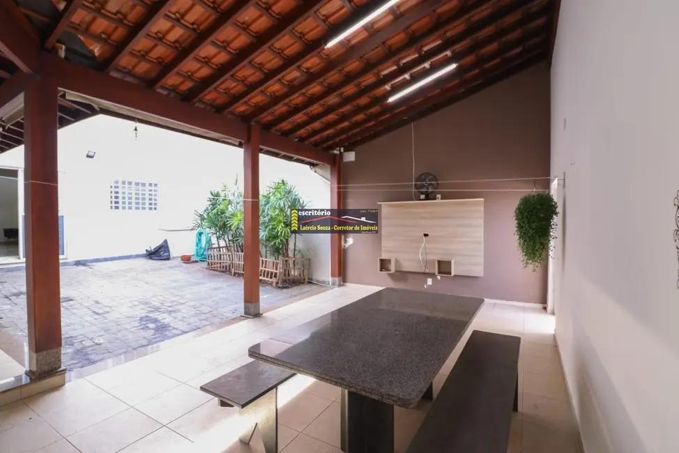 Casa com 3 quartos à venda, 217m2 em Valinhos - SP - imagem 9 Foto 9 de Casa com 3 quartos à venda, 217m2 em Valinhos - SP