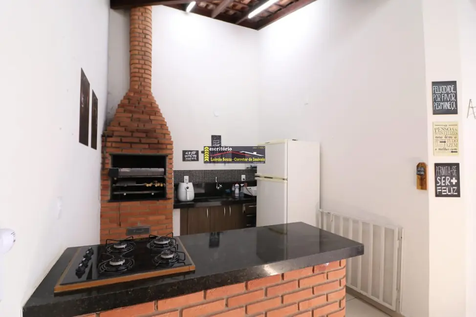 Casa com 3 quartos à venda, 217m2 em Valinhos - SP - imagem 3 Foto 3 de Casa com 3 quartos à venda, 217m2 em Valinhos - SP