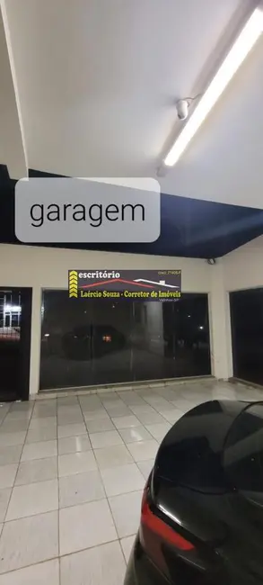 Casa com 3 quartos à venda, 400m2 em Valinhos - SP - imagem 1 Foto 1 de Casa com 3 quartos à venda, 400m2 em Valinhos - SP