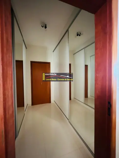 Chácara com 5 quartos à venda, 567m2 em Valinhos - SP - imagem 6 Foto 6 de Chácara com 5 quartos à venda, 567m2 em Valinhos - SP