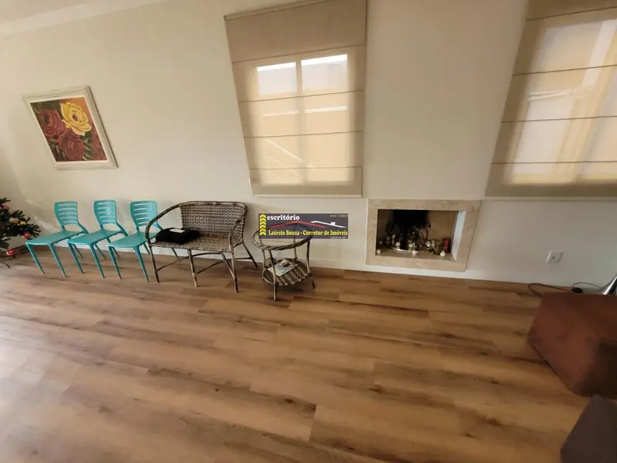 Casa de Condomínio com 3 quartos para alugar, 240m2 em Valinhos - SP - imagem 5 Foto 5 de Casa de Condomínio com 3 quartos para alugar, 240m2 em Valinhos - SP