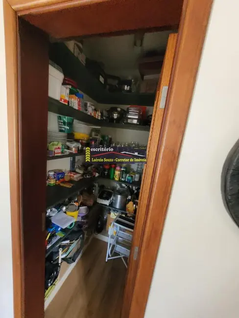 Casa de Condomínio com 3 quartos para alugar, 240m2 em Valinhos - SP - imagem 4 Foto 4 de Casa de Condomínio com 3 quartos para alugar, 240m2 em Valinhos - SP