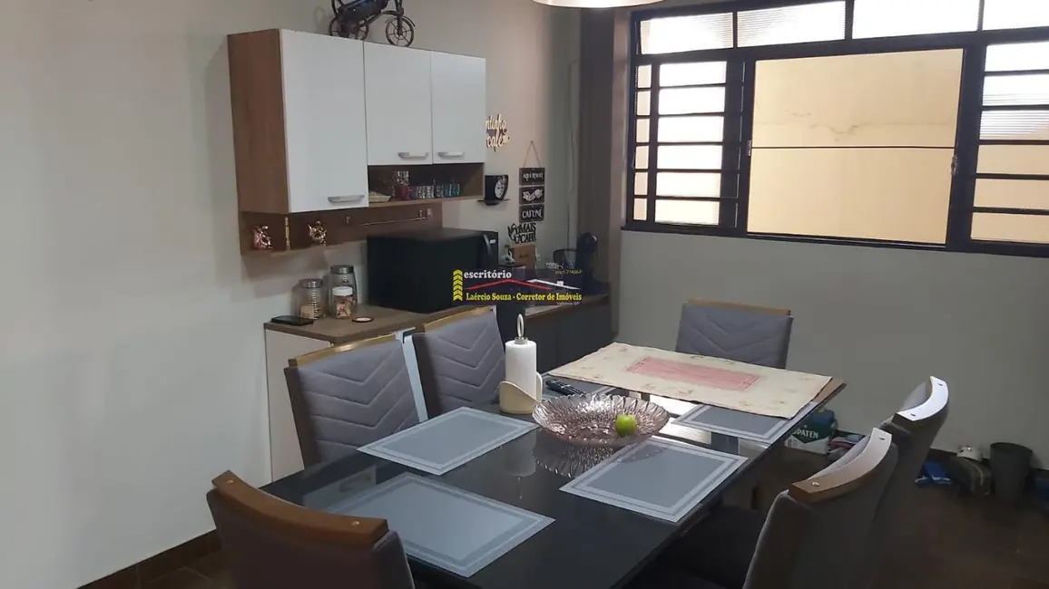 Foto 8 de Casa com 3 quartos à venda, 198m2 em Valinhos - SP
