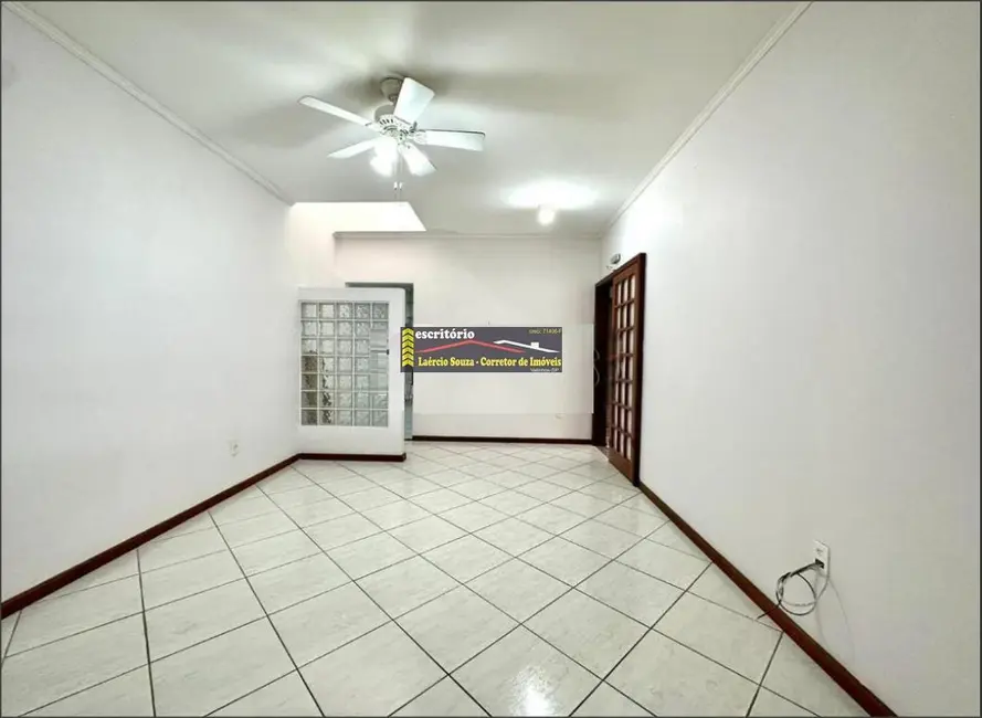 Casa com 3 quartos à venda, 159m2 em Valinhos - SP - imagem 3 Foto 3 de Casa com 3 quartos à venda, 159m2 em Valinhos - SP