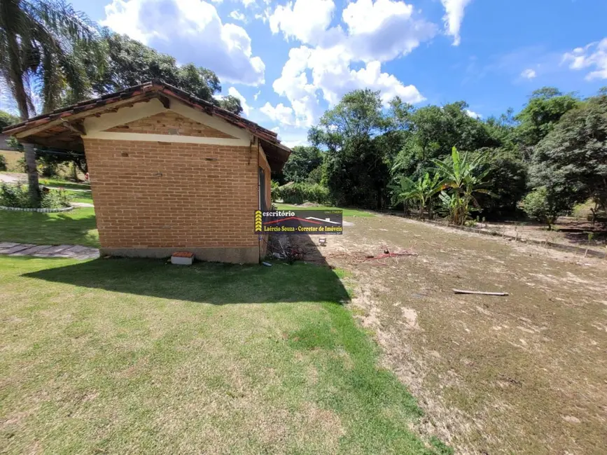 Chácara com 2 quartos à venda, 200m2 em Valinhos - SP - imagem 6 Foto 6 de Chácara com 2 quartos à venda, 200m2 em Valinhos - SP