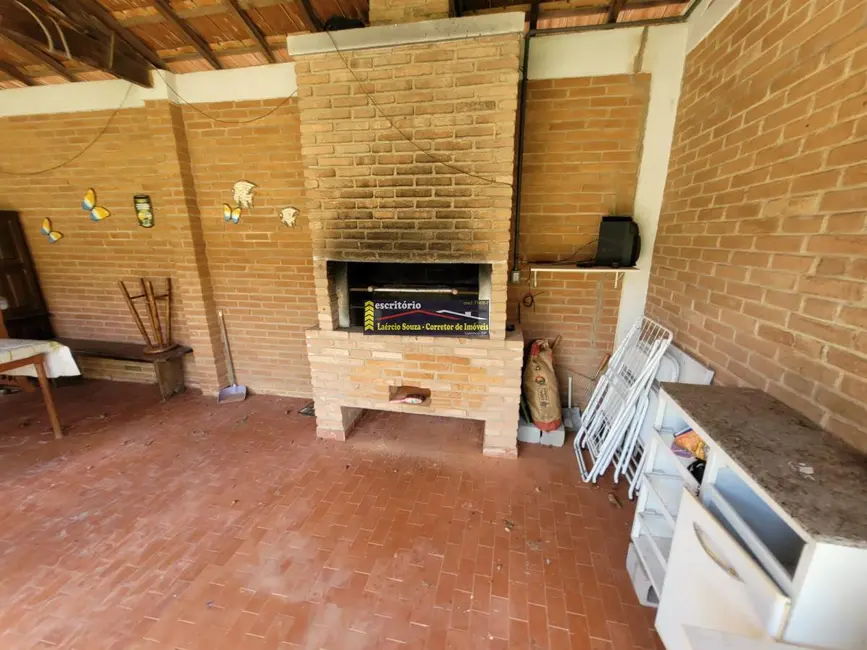 Chácara com 2 quartos à venda, 200m2 em Valinhos - SP - imagem 5 Foto 5 de Chácara com 2 quartos à venda, 200m2 em Valinhos - SP