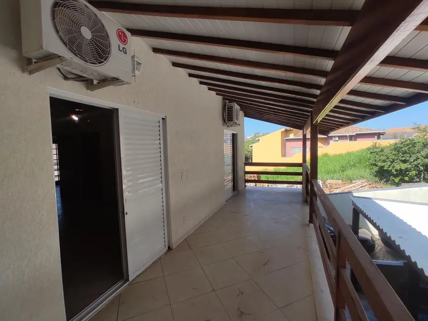 Casa com 3 quartos para alugar, 385m2 em Valinhos - SP - imagem 9 Foto 9 de Casa com 3 quartos para alugar, 385m2 em Valinhos - SP