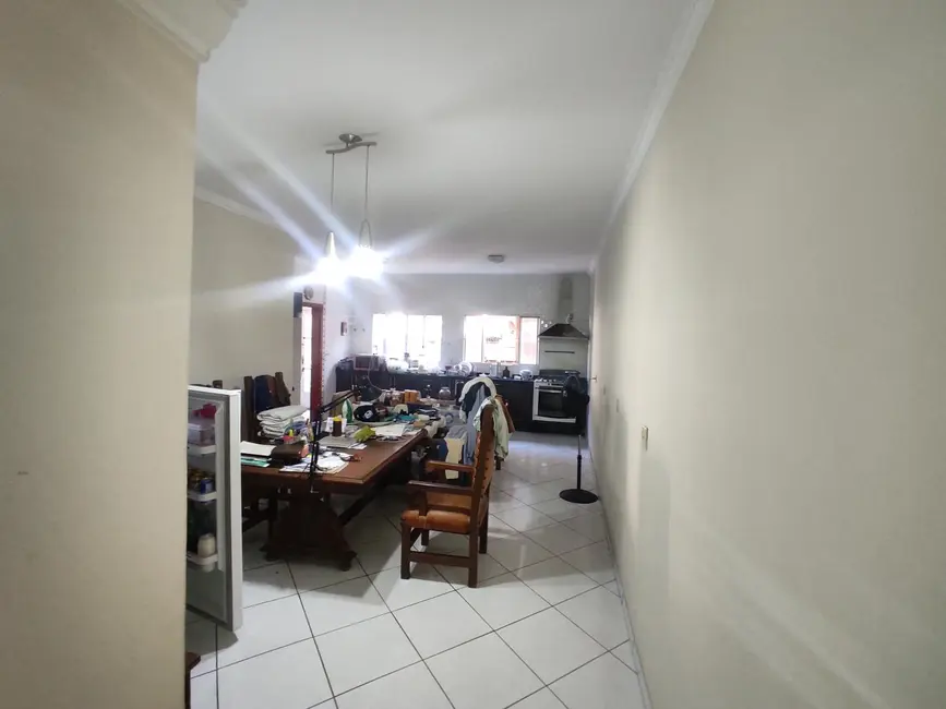 Casa com 3 quartos para alugar, 385m2 em Valinhos - SP - imagem 3 Foto 3 de Casa com 3 quartos para alugar, 385m2 em Valinhos - SP