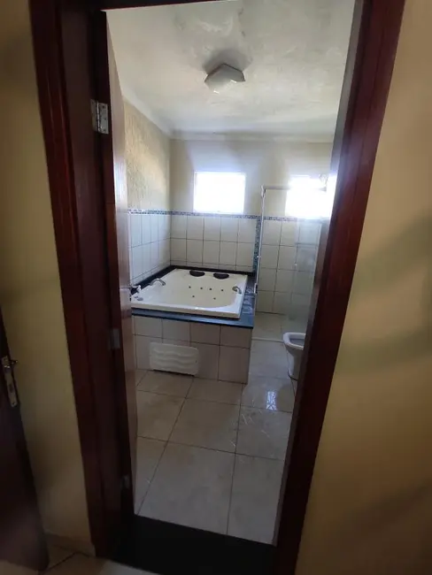 Casa com 3 quartos para alugar, 385m2 em Valinhos - SP - imagem 4 Foto 4 de Casa com 3 quartos para alugar, 385m2 em Valinhos - SP