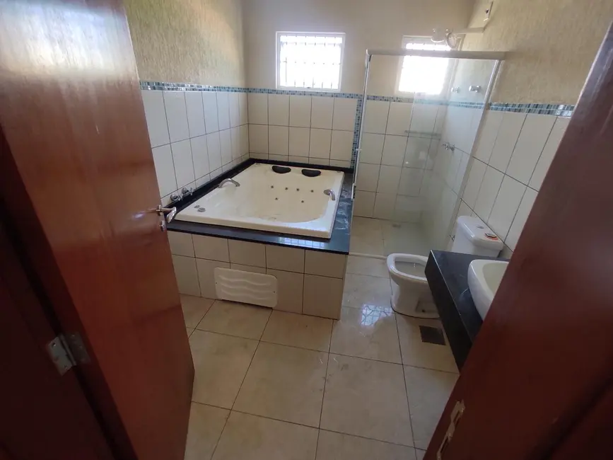 Casa com 3 quartos para alugar, 385m2 em Valinhos - SP - imagem 5 Foto 5 de Casa com 3 quartos para alugar, 385m2 em Valinhos - SP