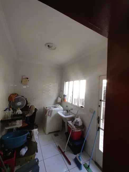 Casa com 3 quartos para alugar, 385m2 em Valinhos - SP - imagem 2 Foto 2 de Casa com 3 quartos para alugar, 385m2 em Valinhos - SP