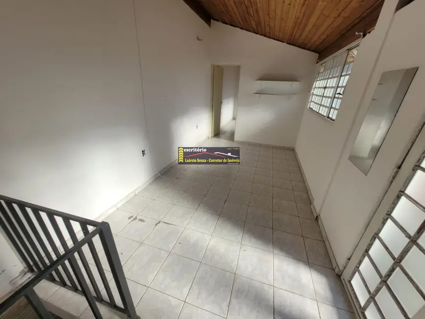 Casa com 3 quartos para alugar, 181m2 em Valinhos - SP - imagem 6 Foto 6 de Casa com 3 quartos para alugar, 181m2 em Valinhos - SP