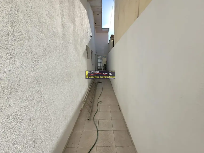 Casa com 3 quartos para alugar, 181m2 em Valinhos - SP - imagem 9 Foto 9 de Casa com 3 quartos para alugar, 181m2 em Valinhos - SP