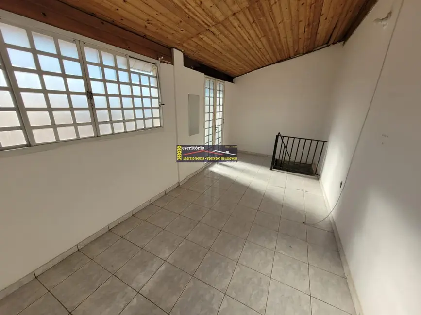 Casa com 3 quartos para alugar, 181m2 em Valinhos - SP - imagem 3 Foto 3 de Casa com 3 quartos para alugar, 181m2 em Valinhos - SP