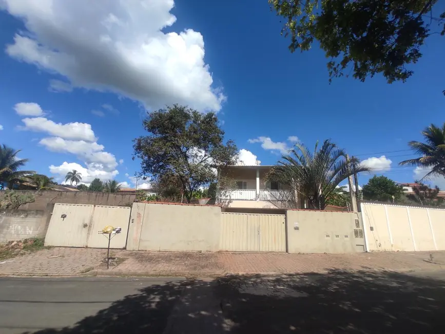 Casa com 3 quartos à venda, 400m2 em Valinhos - SP - imagem 3 Foto 3 de Casa com 3 quartos à venda, 400m2 em Valinhos - SP