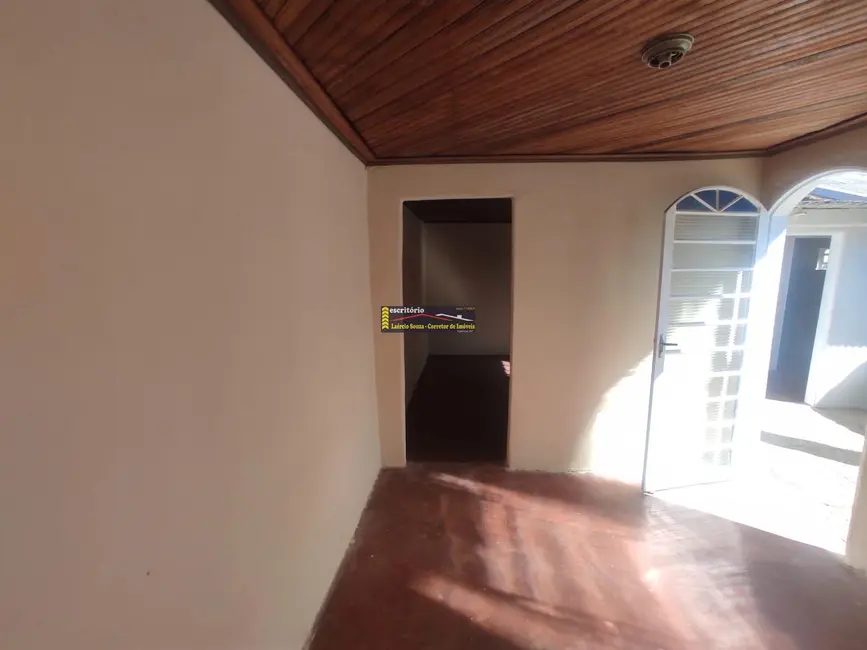 Casa com 2 quartos à venda, 120m2 em Valinhos - SP - imagem 3 Foto 3 de Casa com 2 quartos à venda, 120m2 em Valinhos - SP